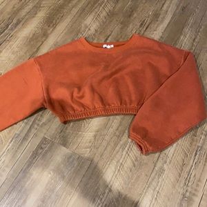 Cropped crew neck
